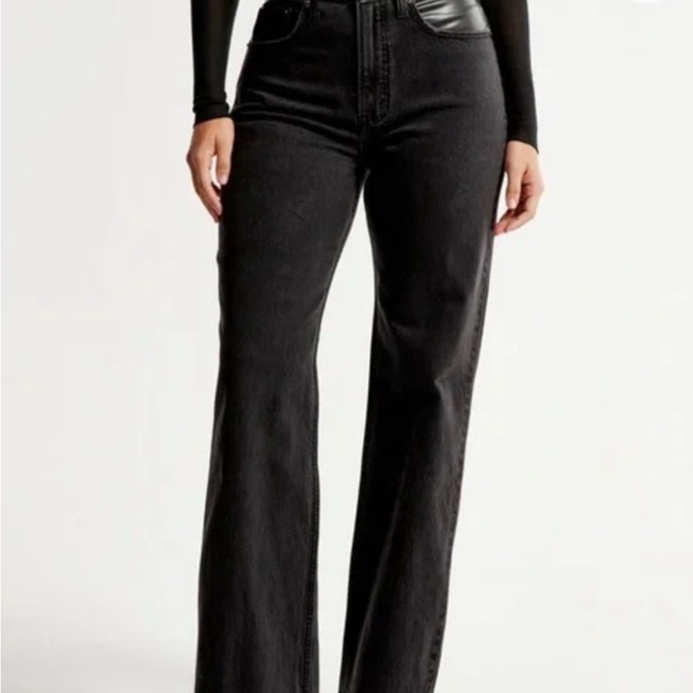 Abercrombie & Fitch Women's Black High-Rise Curve Love Relaxed 90’s Jeans